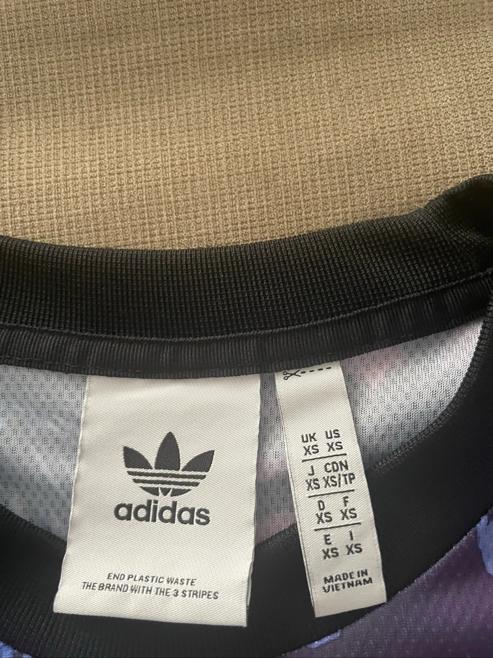 👕 Camiseta Adidas Originals – Estilo Retro Vaporwave / Tropical – Multicolor – photo 3